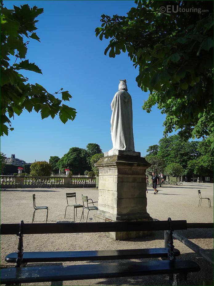 Back of Anne de Bretagne statue