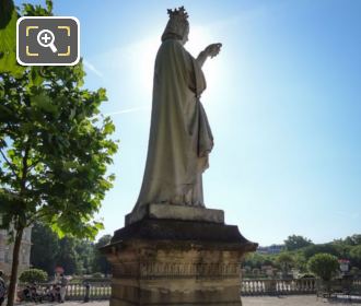 Statue of Anne de Bretagne side view