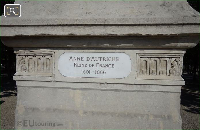 Name plaque on Anne d'Autriche statue