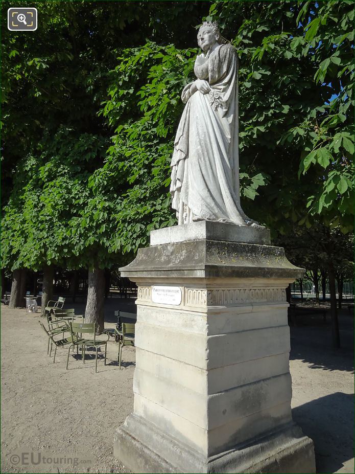 Jardin du Luxembourg Queen of Navarre statue