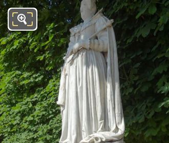 Statue Marie de Medicis in Paris