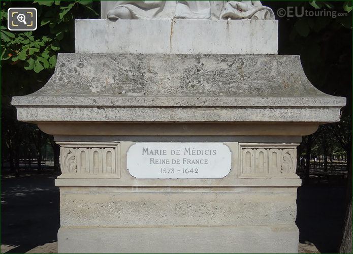 Name plaque on Marie de Medicis statue