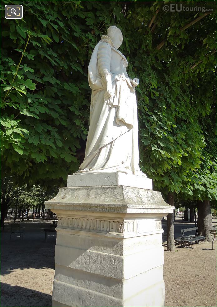 1847 statue of Marie de Medicis
