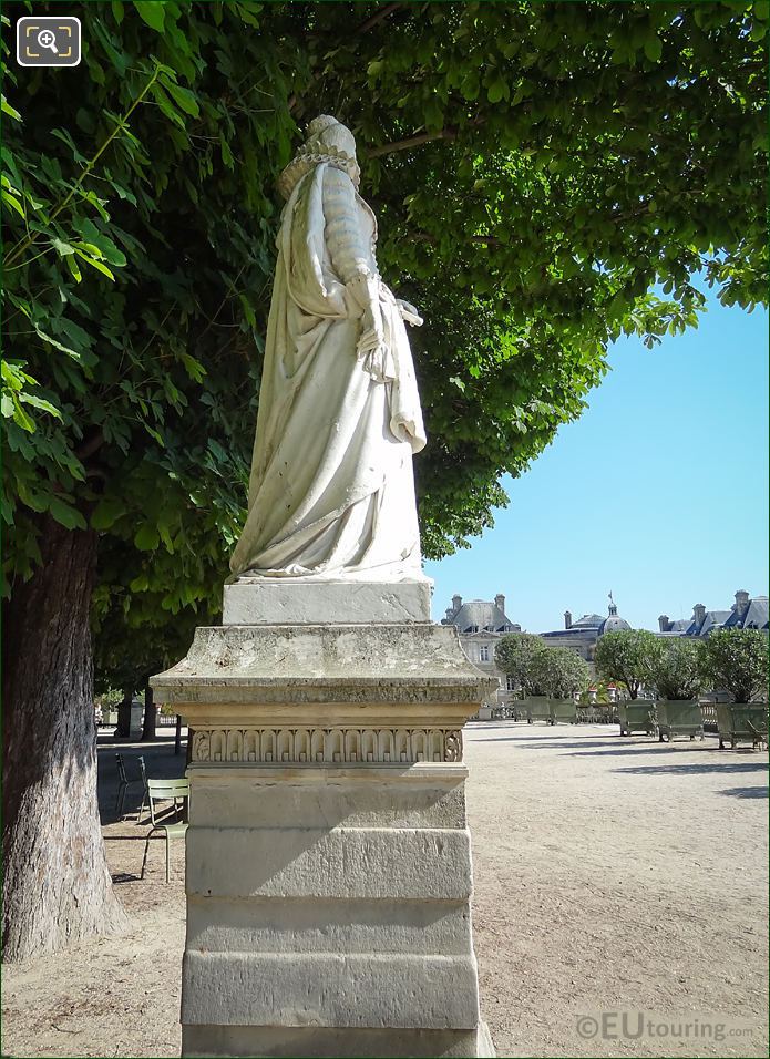Marie de Medicis statue side view