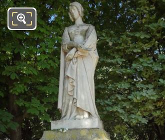 1848 Laure de Noves statue