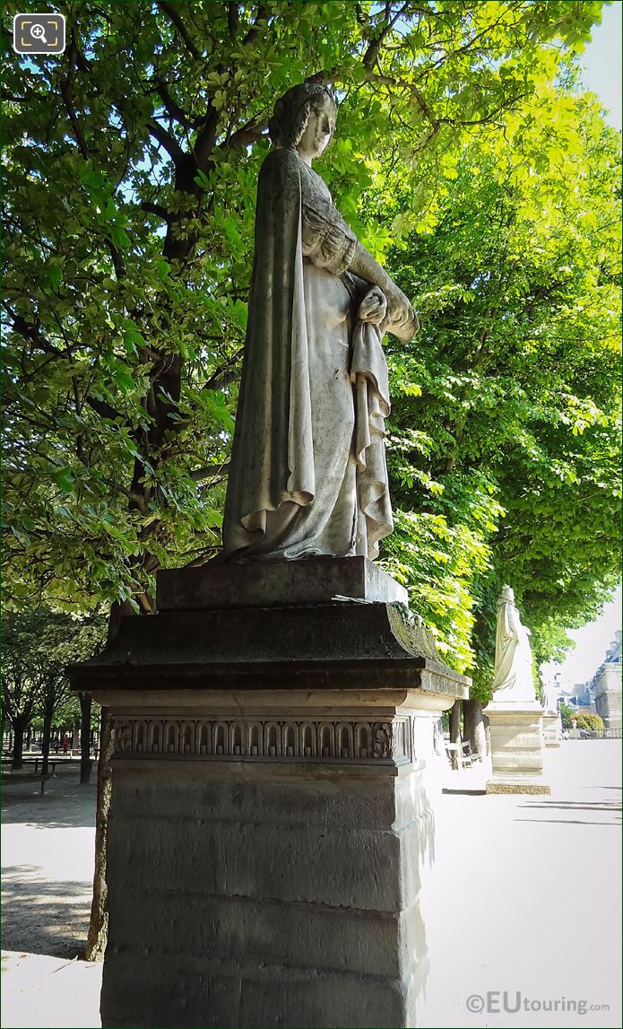 Laure de Noves statue side view