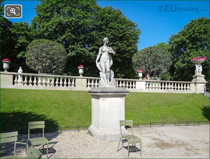 Statue Venus au Dauphin within the 6th Arrondissement