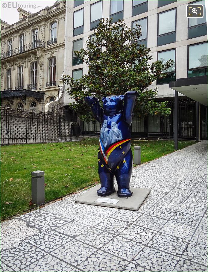 United Buddy Bear recognition of the Elysee Treaty