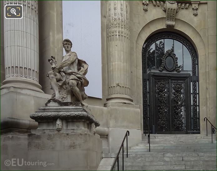 l'Art Industriel statue Grand Palais entrance