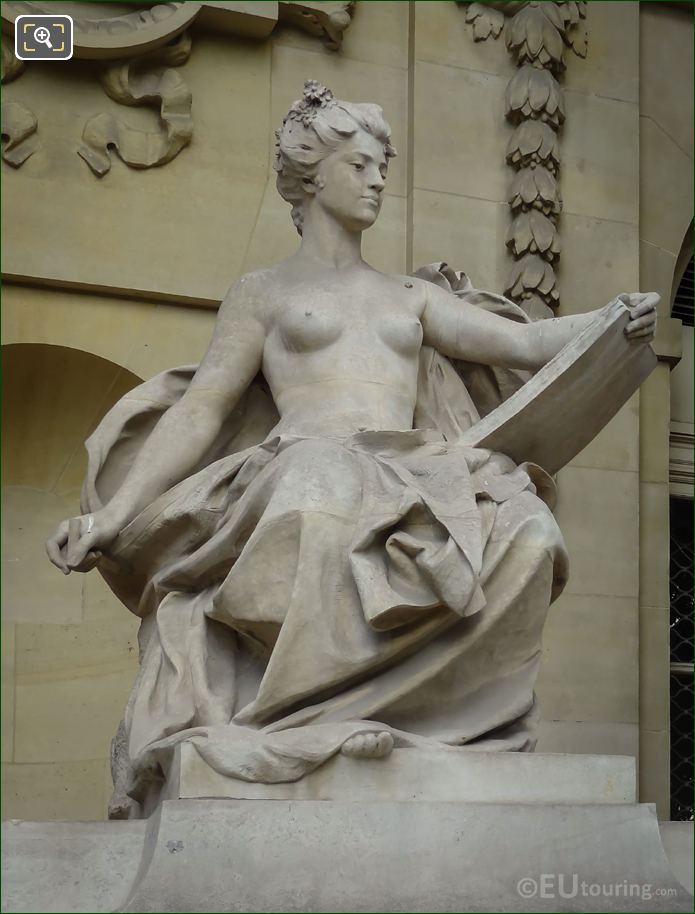 L'Art Contemporain statue 8th Arrondissement Paris