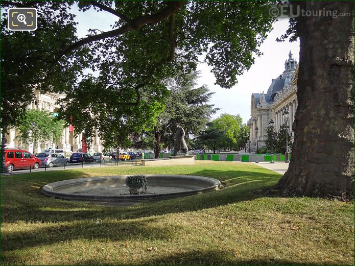 Petit Palais garden and Winston Churchill statue