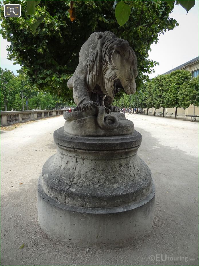 Antoine-Louis Barye statue Lion and Snake