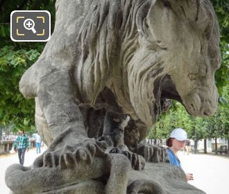 Lion au Serpent statue by Antoine-Louis Barye