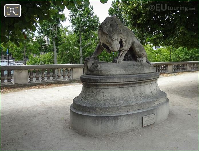 Lion au Serpent statue on stone pedestal
