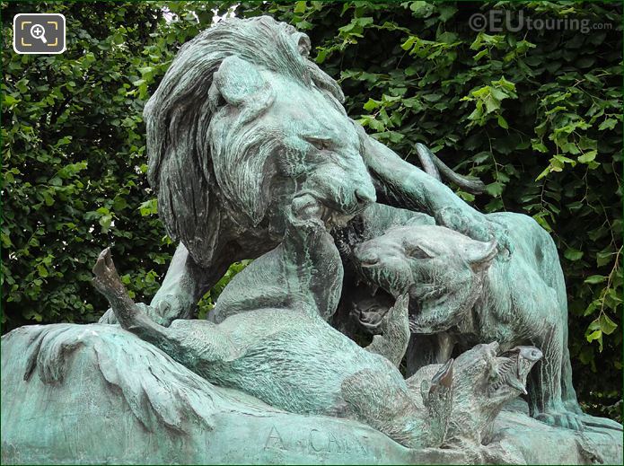 Lion et Lionne se Disputant un Sanglier statue by sculptor Auguste Cain