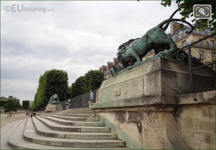 Lion et Lionne se Disputant un Sanglier statue along Terrasse des Feuillants