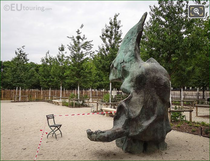 L'Ami de Personne statue north east grove Jardin des Tuileries