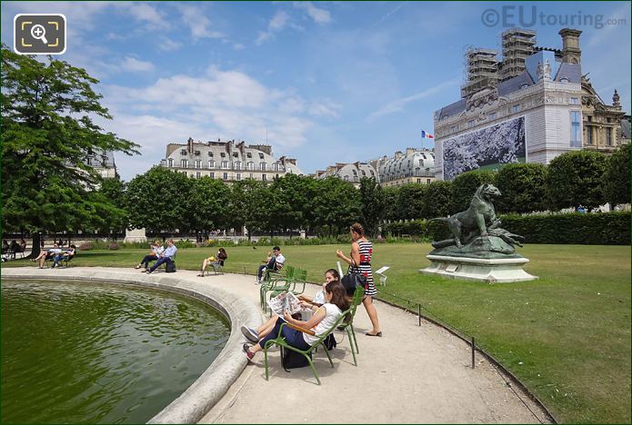 Jardin des Tuileries and Tigre Terrassant un Crocodile statue