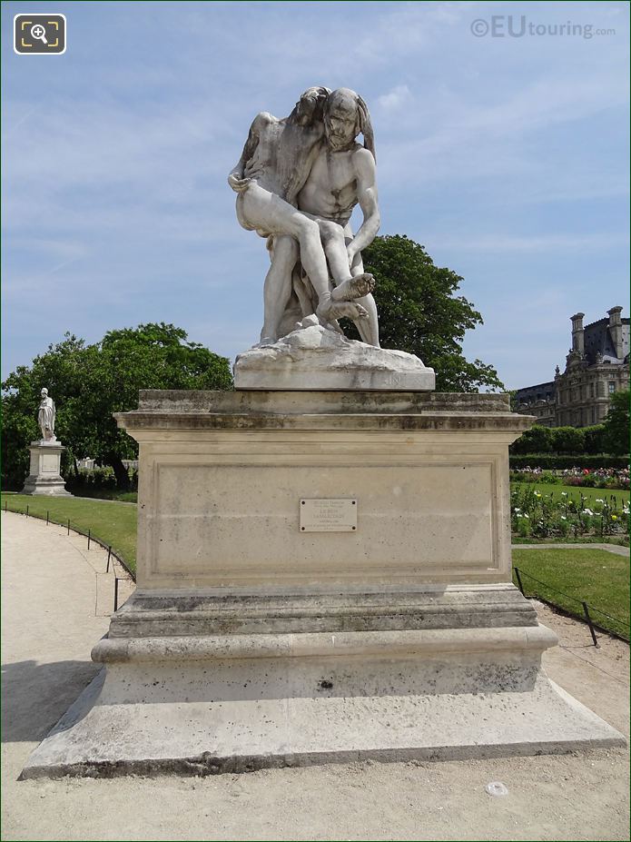 Le Bon Samaritain statue within Jardin des Tuileries