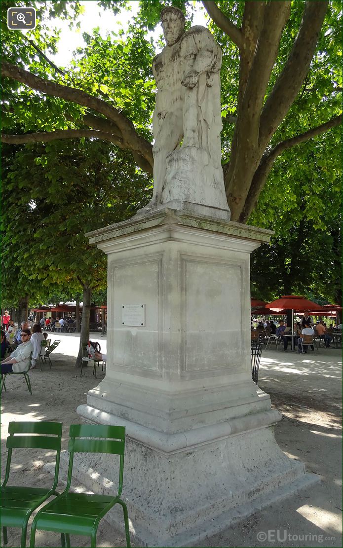 Hercule Farnese statue in Jardin des Tuileries