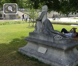 Mort de Lais statue in Jardin des Tuileries