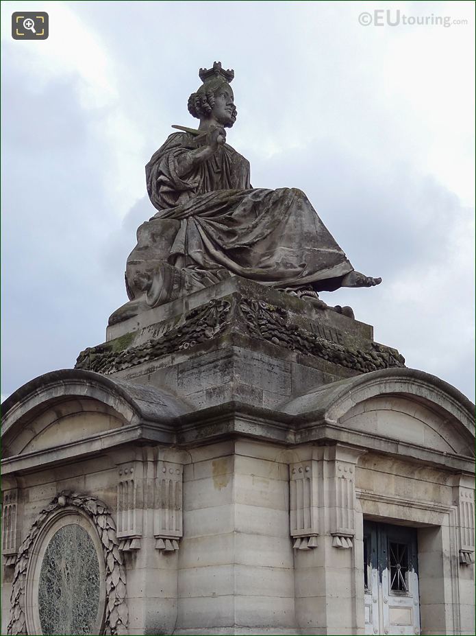 Right side of Lille statue in Place de la Concorde