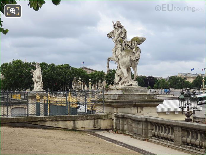 Mercure Monte sur Pegase statue at Jardin des Tuileries gates