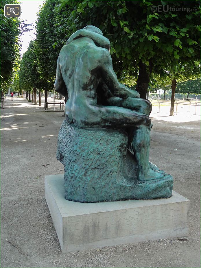 Right side of Le Baiser statue in Jardin des Tuileries