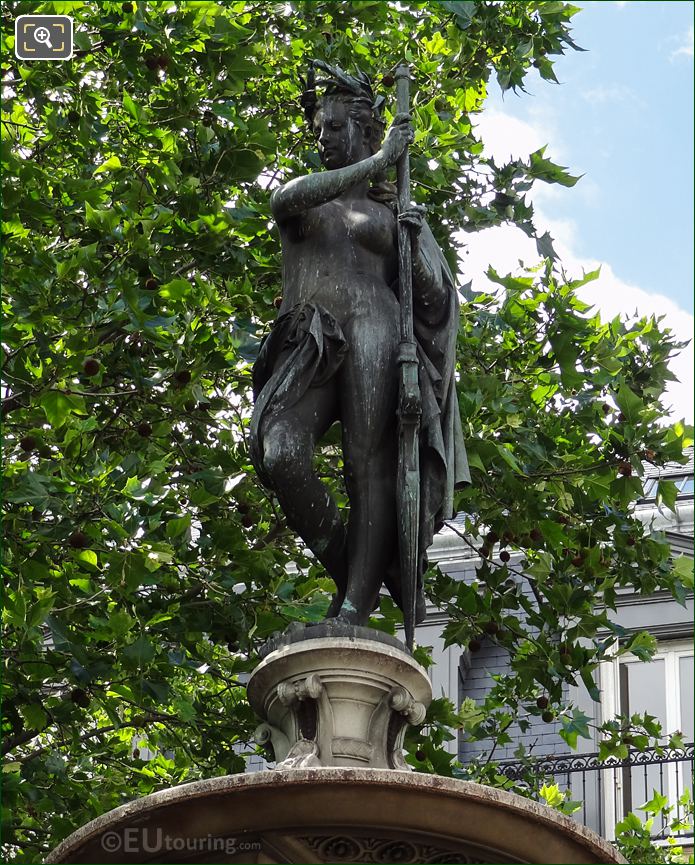 Nymphe Marine statue, Fontaine du Theatre-Francais Nymphe Marine, Paris