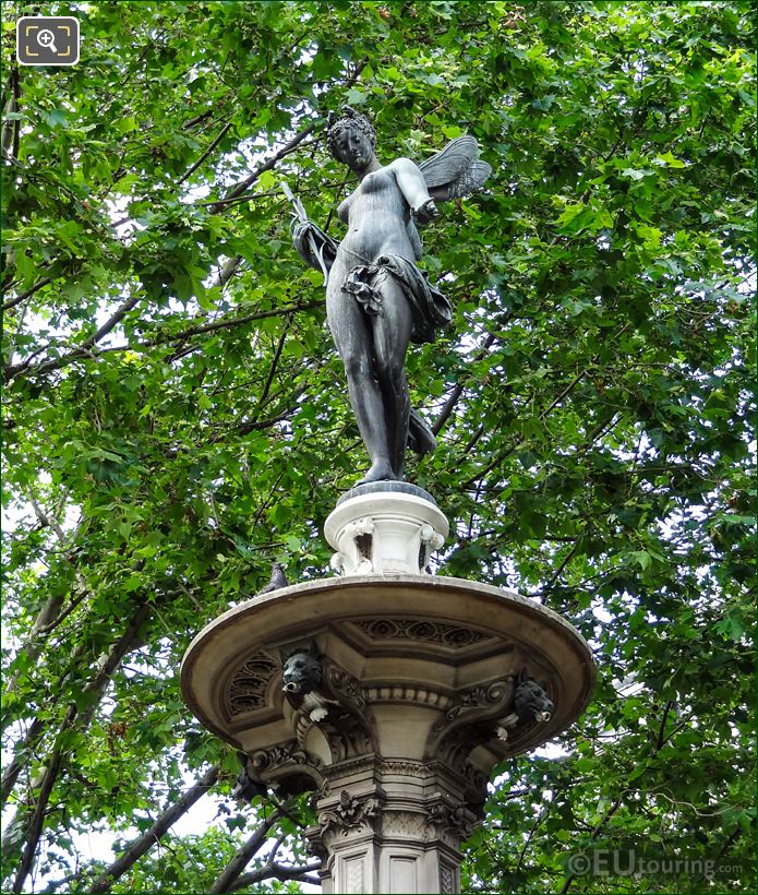 Fountain pedestal top with Nymphe Fluviale statue