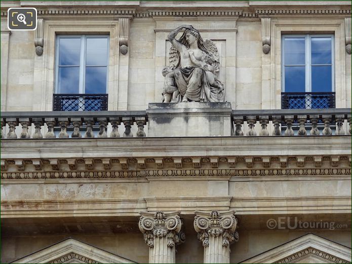 Le Commerce statue on Palais Royal balustrade
