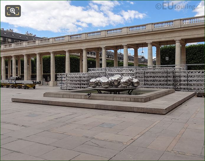 Palais Royal courtyard and La Fontaine des Spheres
