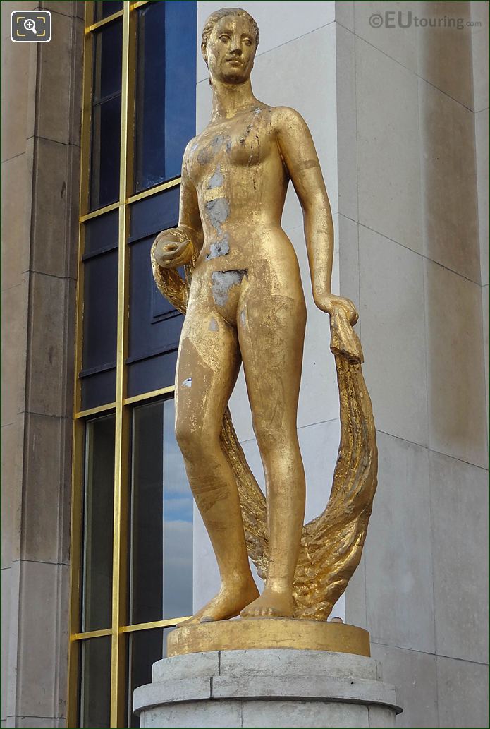 LHS Palais de Chaillot Flore statue