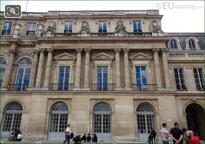 Palais Royal North facade with Le Commerce stone statue