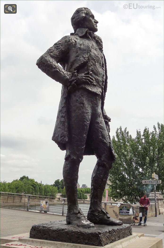 Right side of bronze Thomas Jefferson statue with hand on hip