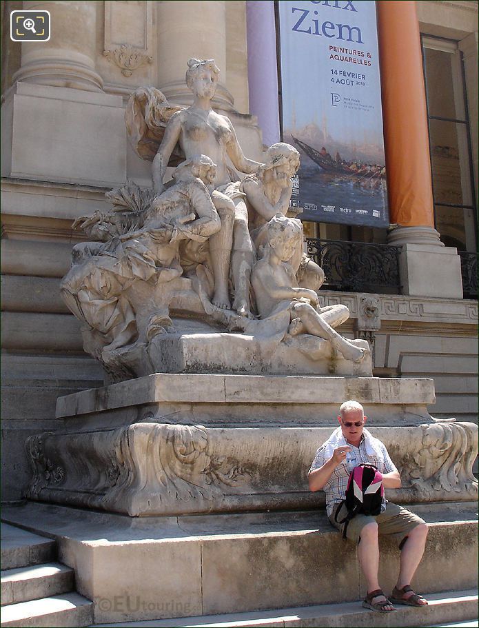 Petit Palais entrance and La Seine et ses Affuents statue