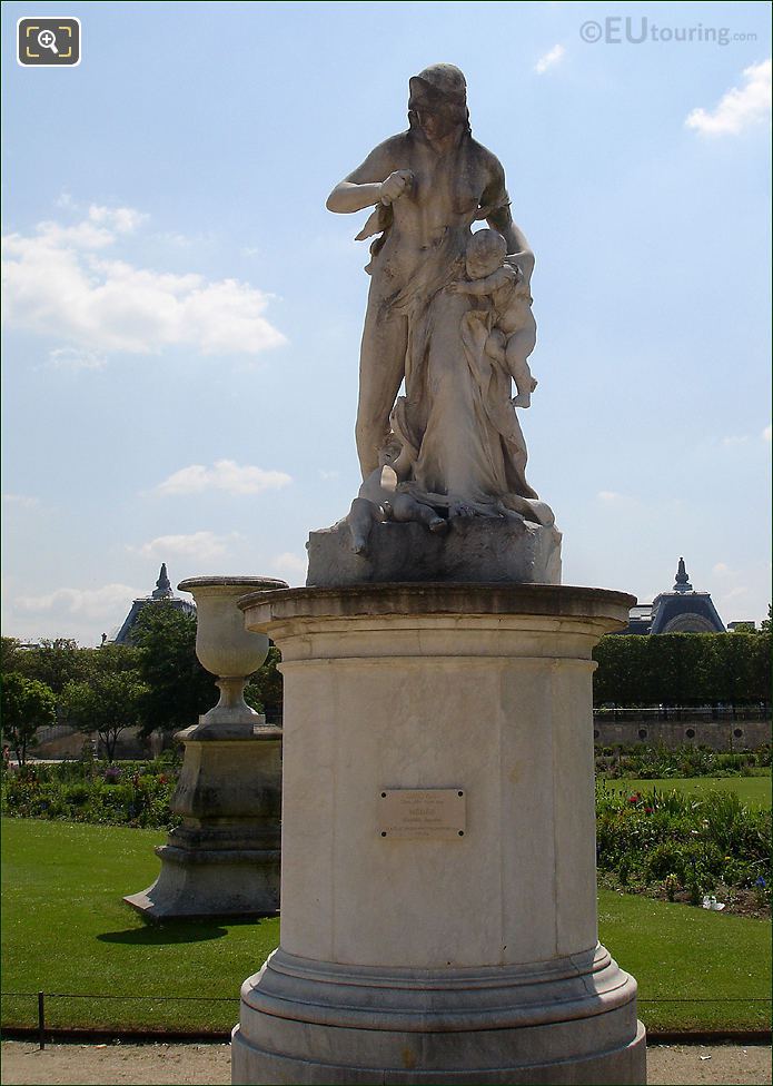 Jardin des Tuileries and Medee statue