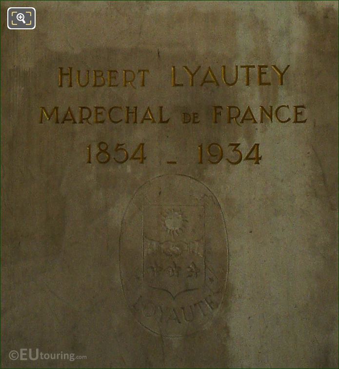 Inscription on Hubert Lyautey statue in Paris