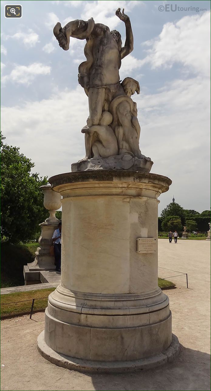 Jardin des Tuileries statue L'Homme et sa Misere ou la Misere