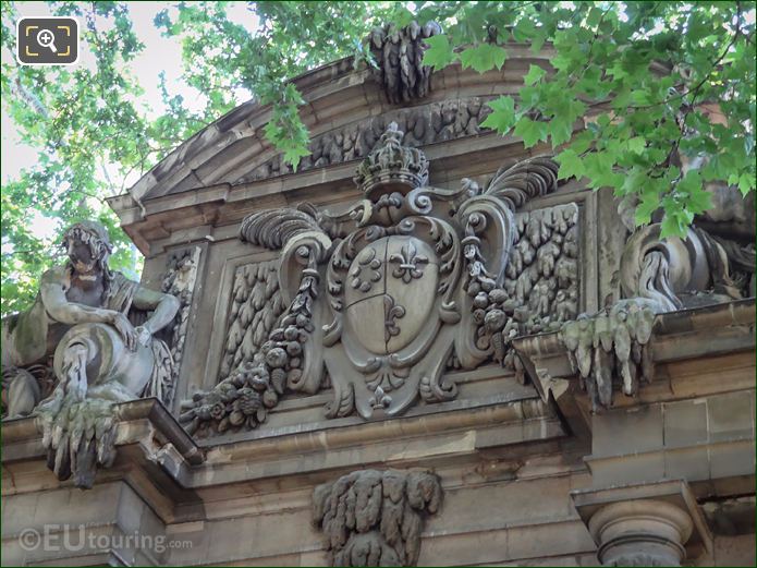 Arms of France sculpture by Alphonse de Gisors