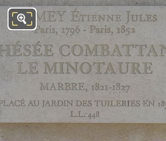 Tourist info plaque on Thesee Combattant le Minotaure statue