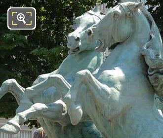 Jardin Marco Polo horse statues