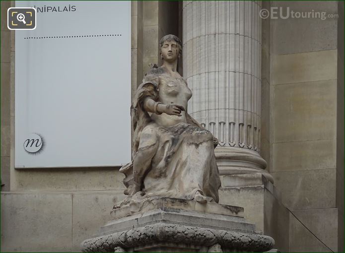 l'Art Decoratif statue at the Grand Palais