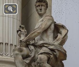 l'Art Industriel statue at the Grand Palais