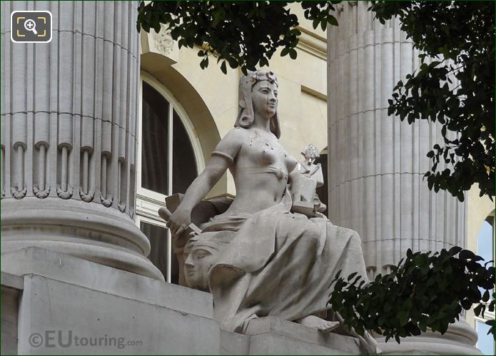 L'Art Egyptien statue between columns Grand Palais