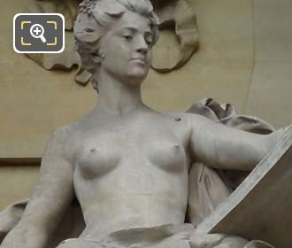 Picture of L'Art Contemporain statue in Paris