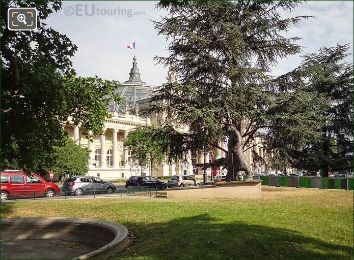 Petit Palais SW corner with Winston Churchill statue