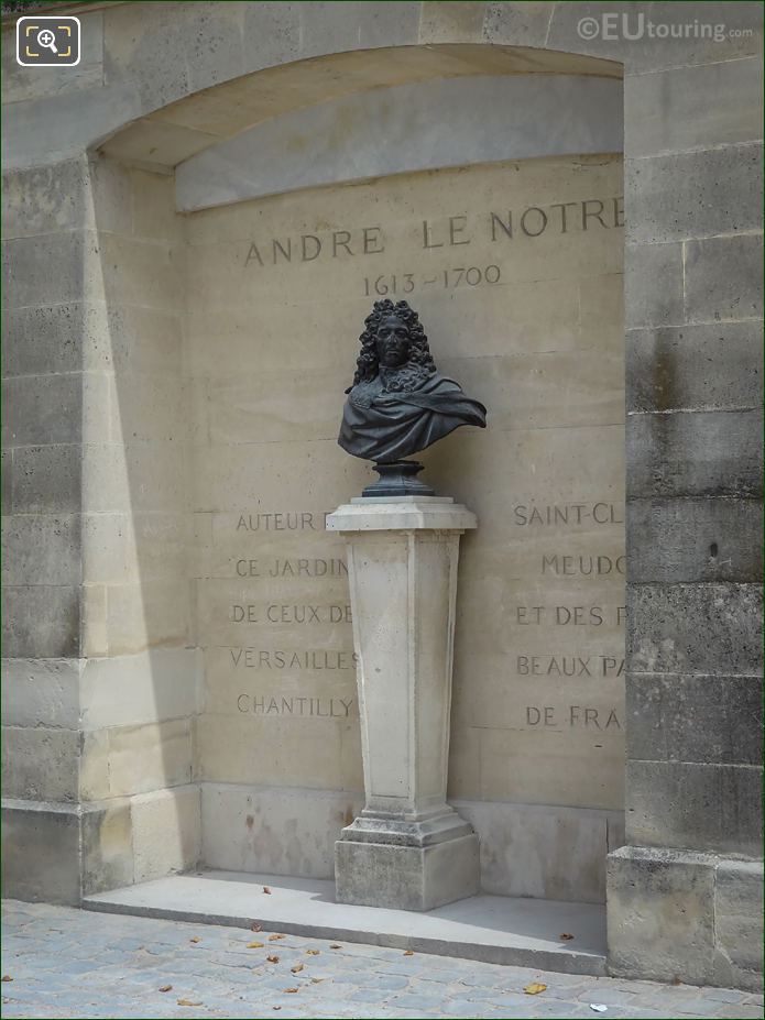 Jardin des Tuileries Andre Le Notre statue