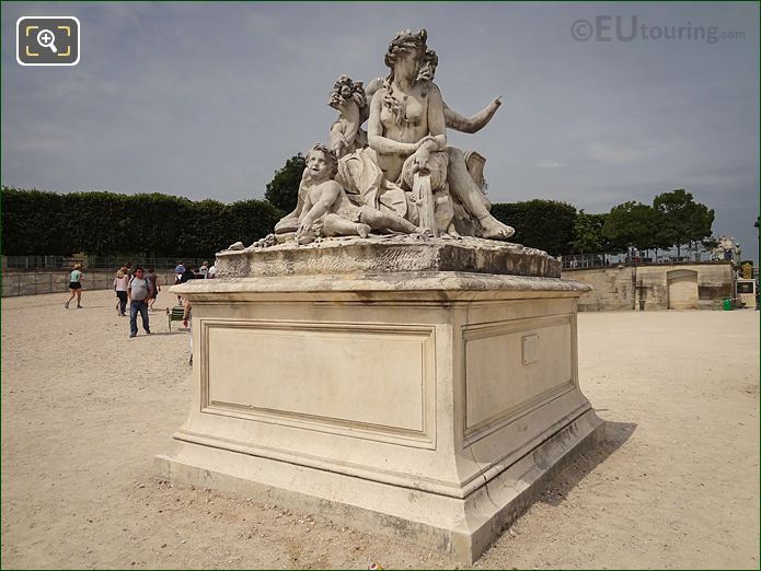 Jardin Tuileries statue La Loire et le Loiret