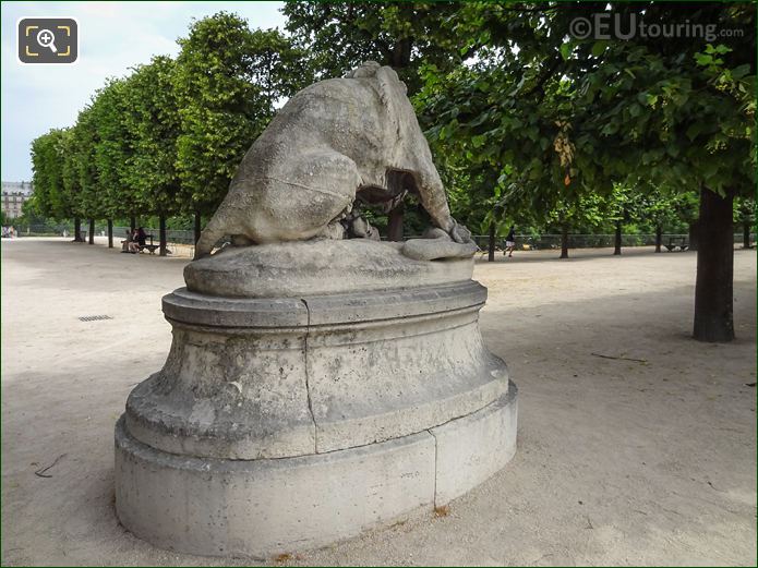 Jardin des Tuileries statue Lion au Serpent
